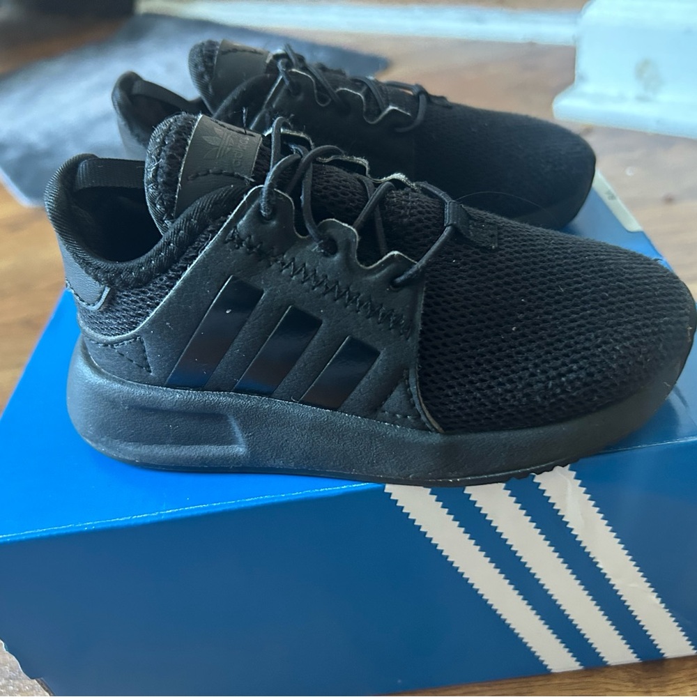 Black Adidas toddlers size 7